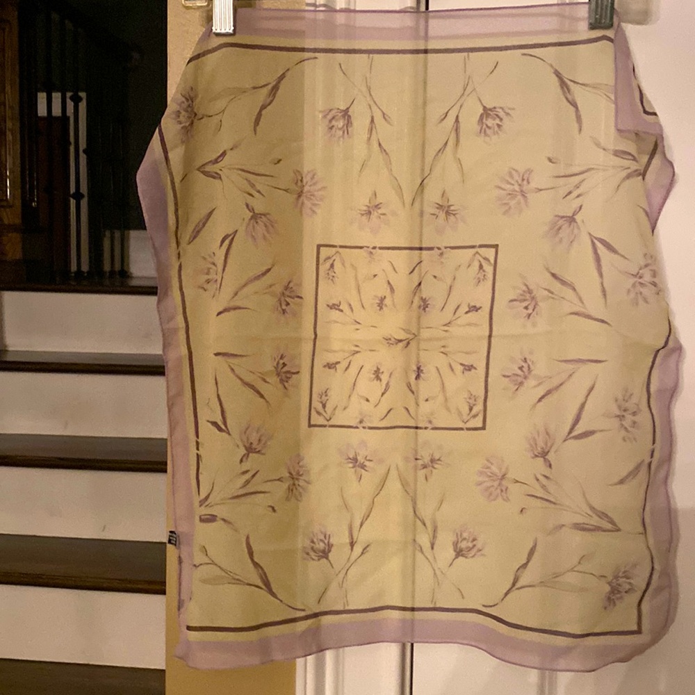 Express scarf. Lilac color with floral pattern. 19“ x 19“ excellent condition.